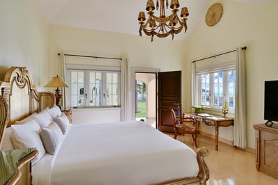 Luxury Villa Photo #33