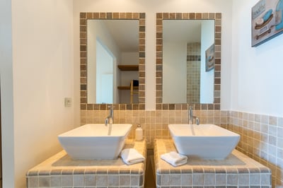 Luxury Villa Photo #25