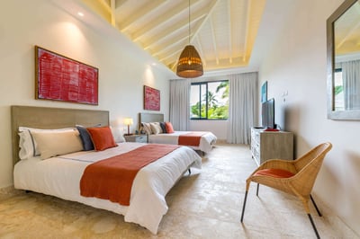 Luxury Villa Photo #23