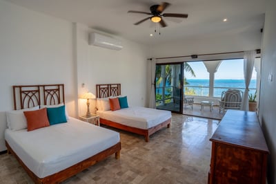 Luxury Villa Photo #36