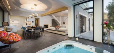 Luxury Villa Photo #24