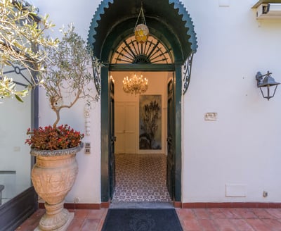 Luxury Villa Photo #12