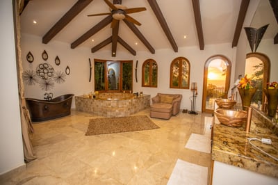 Luxury Villa Photo #31