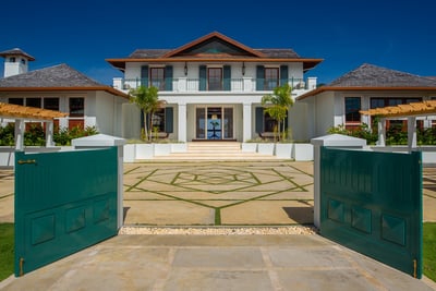 Luxury Villa Photo #3