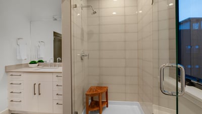 Jack-and-Jill bathroom for queen rooms, upper level
