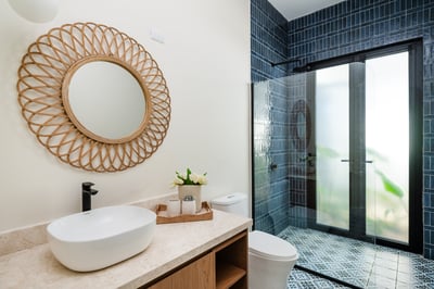 Blue Primary Suite 2 (Main House): Ensuite Bathroom