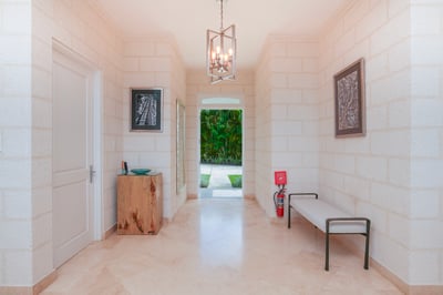 Luxury Villa Photo #17