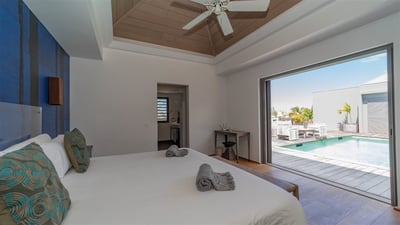 Bedroom 3: King size bed (or twin beds upon request), air conditioning, ceiling fan, safe, WIFI