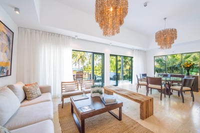 Luxury Villa Photo #4
