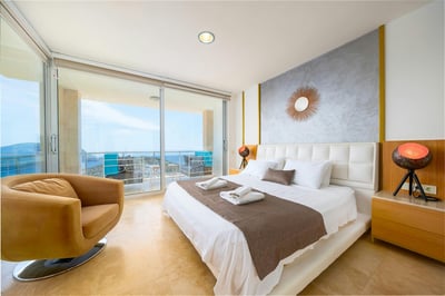 Luxury Villa Photo #30