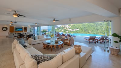 Luxury Villa Photo #20
