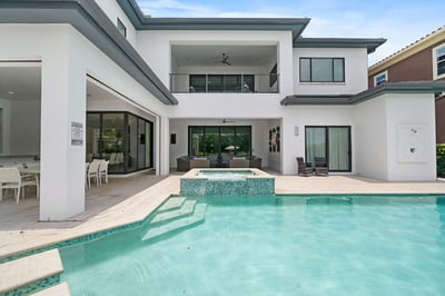 Luxury Villa Photo #3