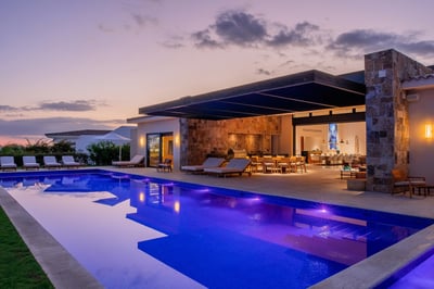 Luxury Villa Photo #4
