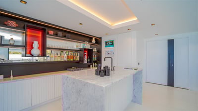 Luxury Villa Photo #19