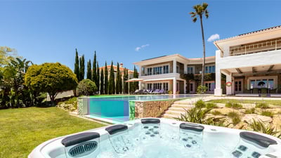 Luxury Villa Photo #4