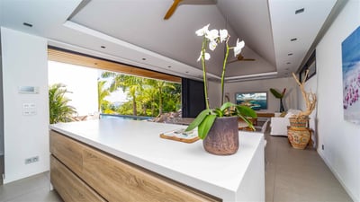 Kitchen & Dining Area