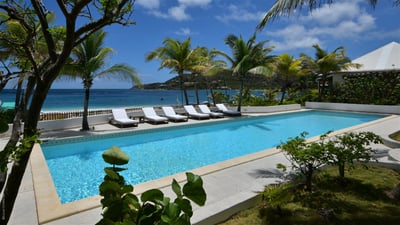 Pool & Terrace: Nice heated pool, expansive terrace with loungers and deck chairs. Lounge area on th