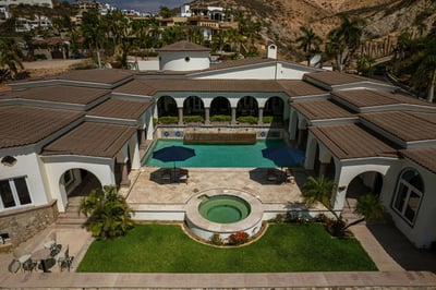 Luxury Villa Photo #2