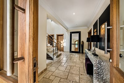 Luxury Villa Photo #23