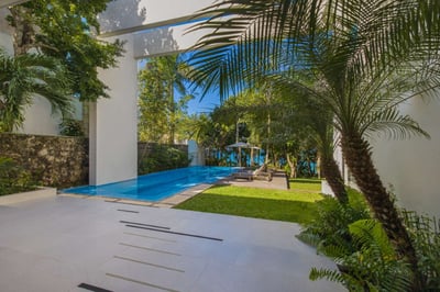 Luxury Villa Photo #6
