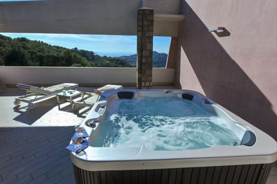 Luxury Villa Photo #3