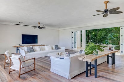 Luxury Villa Photo #22