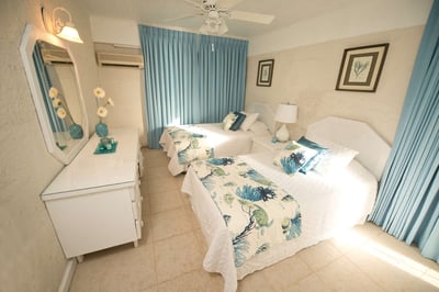 Luxury Villa Photo #16