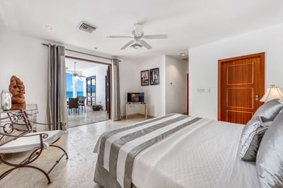 Luxury Villa Photo #31