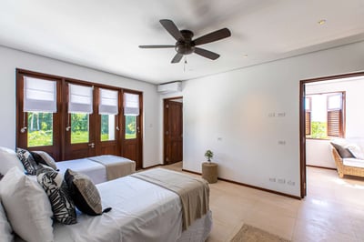 Luxury Villa Photo #27