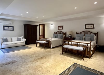 Luxury Villa Photo #32