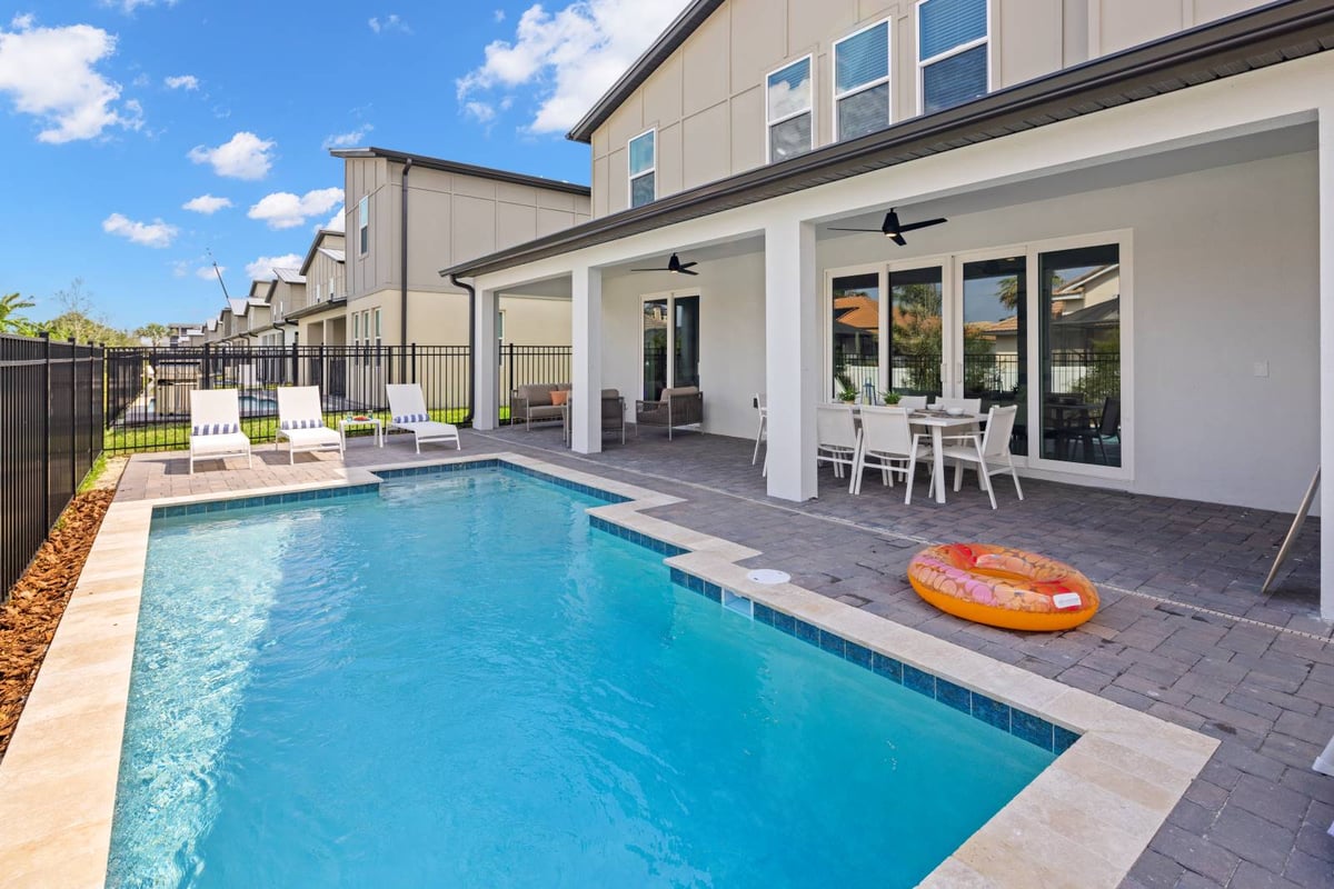 Peg Leg at Harbor Island Beach Club