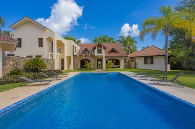 Luxury Villa Photo #2
