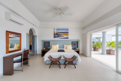 Luxury Villa Photo #28