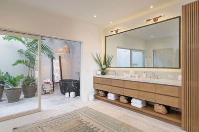 Luxury Villa Photo #15