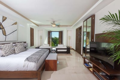 Luxury Villa Photo #13