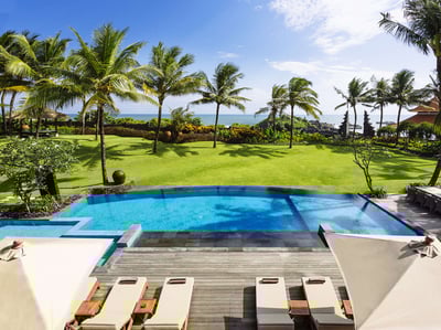 Luxury Villa Photo #4