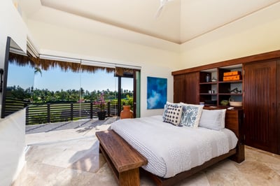 Luxury Villa Photo #32