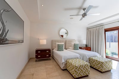 Luxury Villa Photo #9