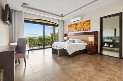 Luxury Villa Photo #38