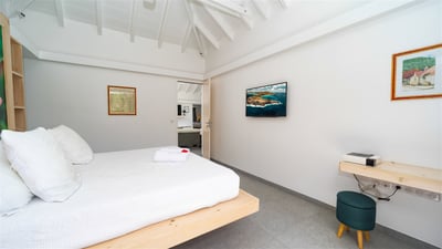 Bedroom 3: Next to the living room. Queen size bed, air conditioning, ceiling fan, HD-TV, ensuite ba