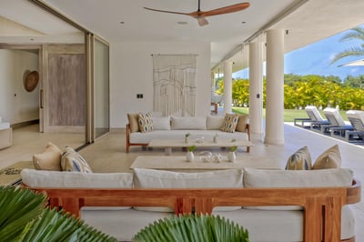 Solara – Lakefront Luxury with Gym, Sauna & Sunset