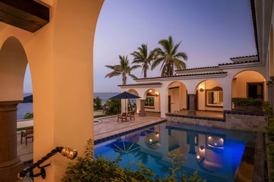 Luxury Villa Photo #18