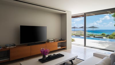 Kitchen & Tv Area: Fully equipped, large counter, bar with stools, air conditioning, blender, d