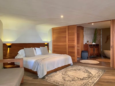 Luxury Villa Photo #15