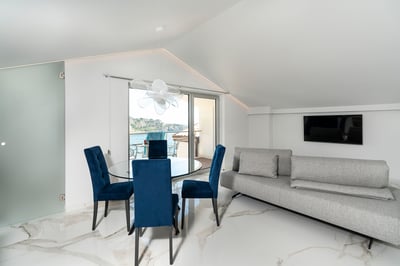 Luxury Villa Photo #28