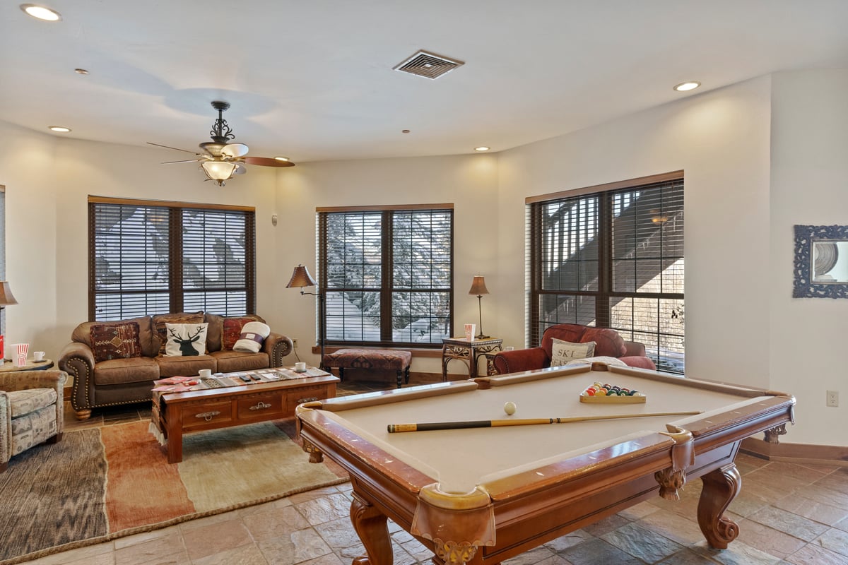 Lower family room with billiards - Image 13