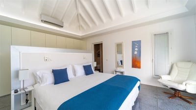 Luxury Villa Photo #37