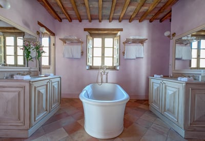 Luxury Villa Photo #18