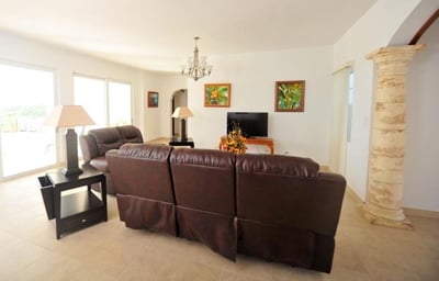 Luxury Villa Photo #8