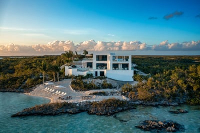 Luxury Villa Photo #3